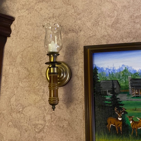 Vintage Homco Wall Sconce with Etched Glass Globe - Picture 3 of 13